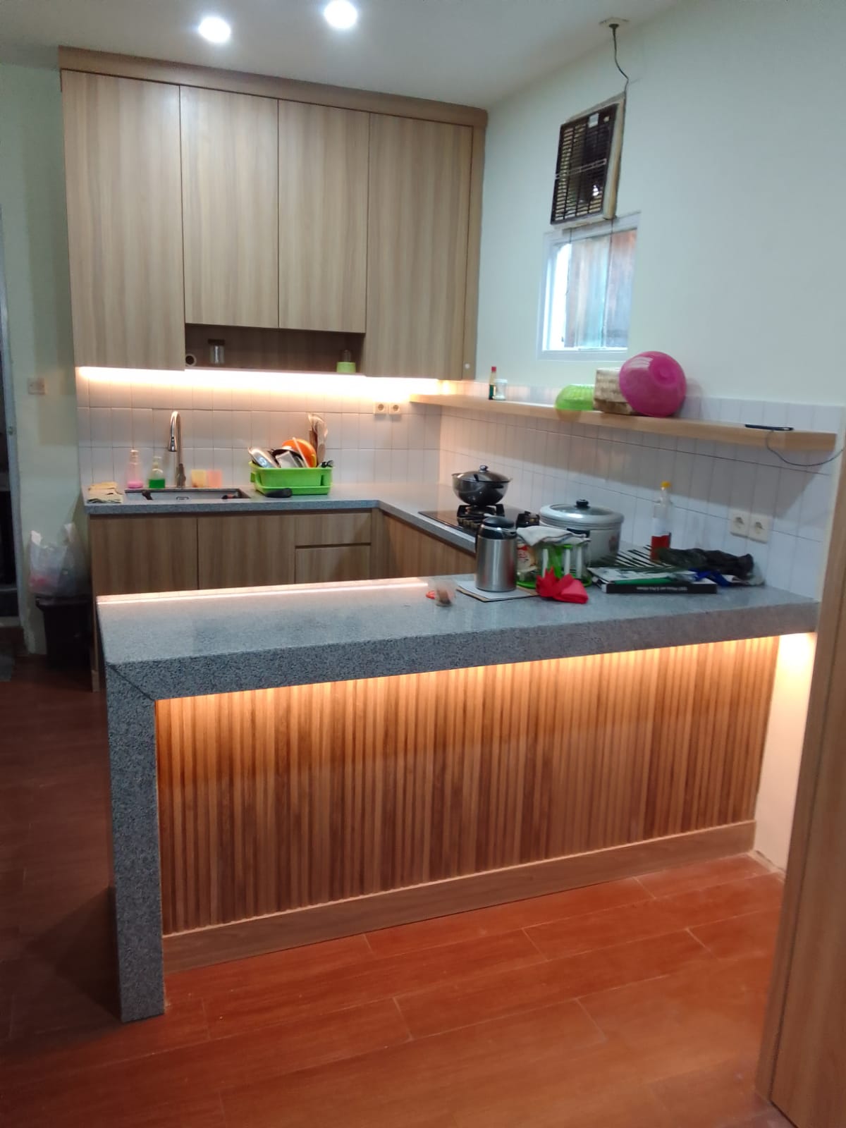 Renovasi total rumah di Jakarta Timur oleh Luxvint Studio