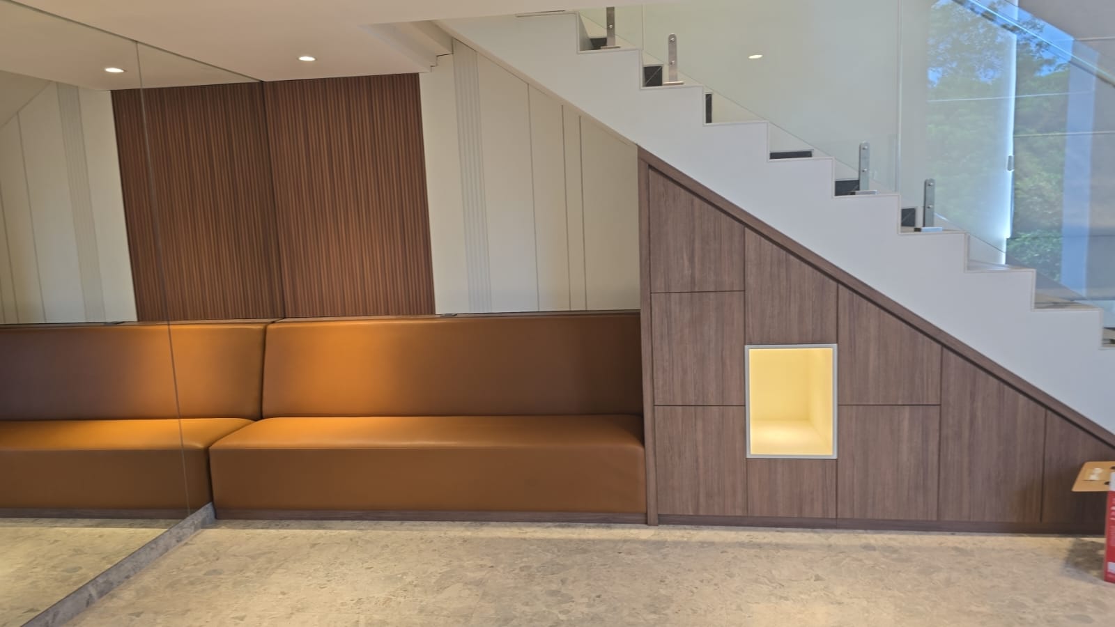 Desain ruang makan klasik mewah di Bintaro Jakarta